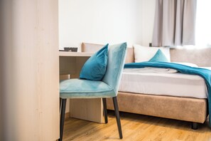 Comfort Single Room | 1 bedroom, in-room safe, desk, blackout drapes