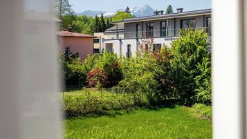 ๋๋ญ์ค ๋๋ธ๋ฃธ | ํ
๋ผ์ค/ํํฐ์ค