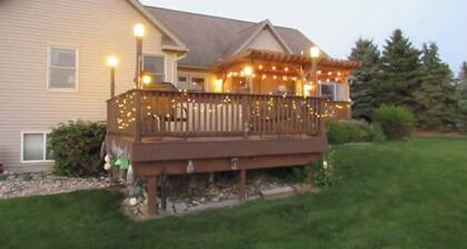 Elegant Country Home, Hot tub, fishing pond, ping pong