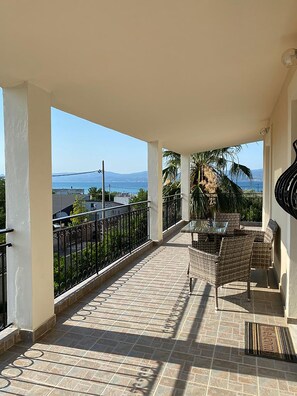 House | Balcony