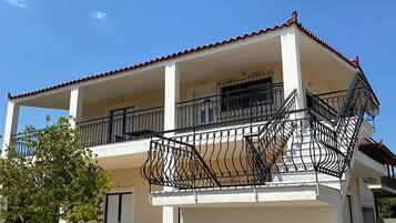 Mặt tiền nơi lưu trú