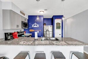 Fridge, microwave, stovetop, dishwasher