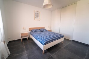 3 bedrooms, iron/ironing board, travel crib, free WiFi