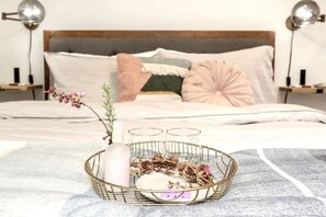 2 bedrooms, desk, iron/ironing board, free WiFi - Perch - Capitol Luxe Eight: Walk Score 96! Heart of Capitol Hill (Seattle)