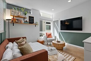 2 bedrooms, desk, iron/ironing board, free WiFi