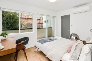 2 bedrooms, desk, iron/ironing board, free WiFi - Perch - Capitol Luxe Eight: Walk Score 96! Heart of Capitol Hill (Seattle)