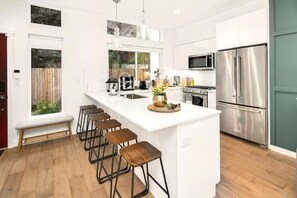 Fridge, microwave, oven, stovetop - Perch - Capitol Luxe Eight: Walk Score 96! Heart of Capitol Hill (Seattle)