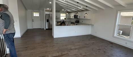 Micro-ondes, lave-vaisselle, bouilloire électrique