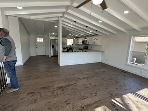 Microwave, dishwasher, electric kettle, cookware/dishes/utensils - House on the Lake, Private Dock (Lake Ozark)