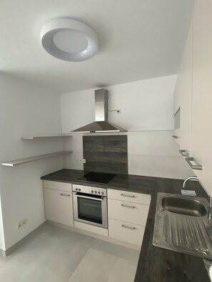 Kühlschrank, Ofen, Herdplatte, Geschirrspüler