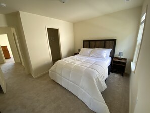 2 habitaciones, escritorio, tabla de planchar con plancha y wifi gratis