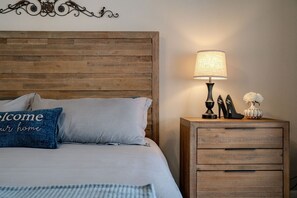 4 Schlafzimmer, Schreibtisch, Bügeleisen/Bügelbrett, Reisekinderbett