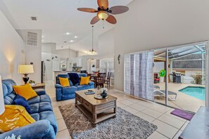 Smart TV, table football, computer monitors, printers - Orlando Villa near Disney - Private Pool, Spa and Game Room (Davenport)