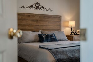 4 camere, una scrivania, ferro/asse da stiro, culla da viaggio