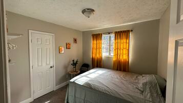 Rumah Basic | Setrika/meja setrika dan Wi-Fi gratis