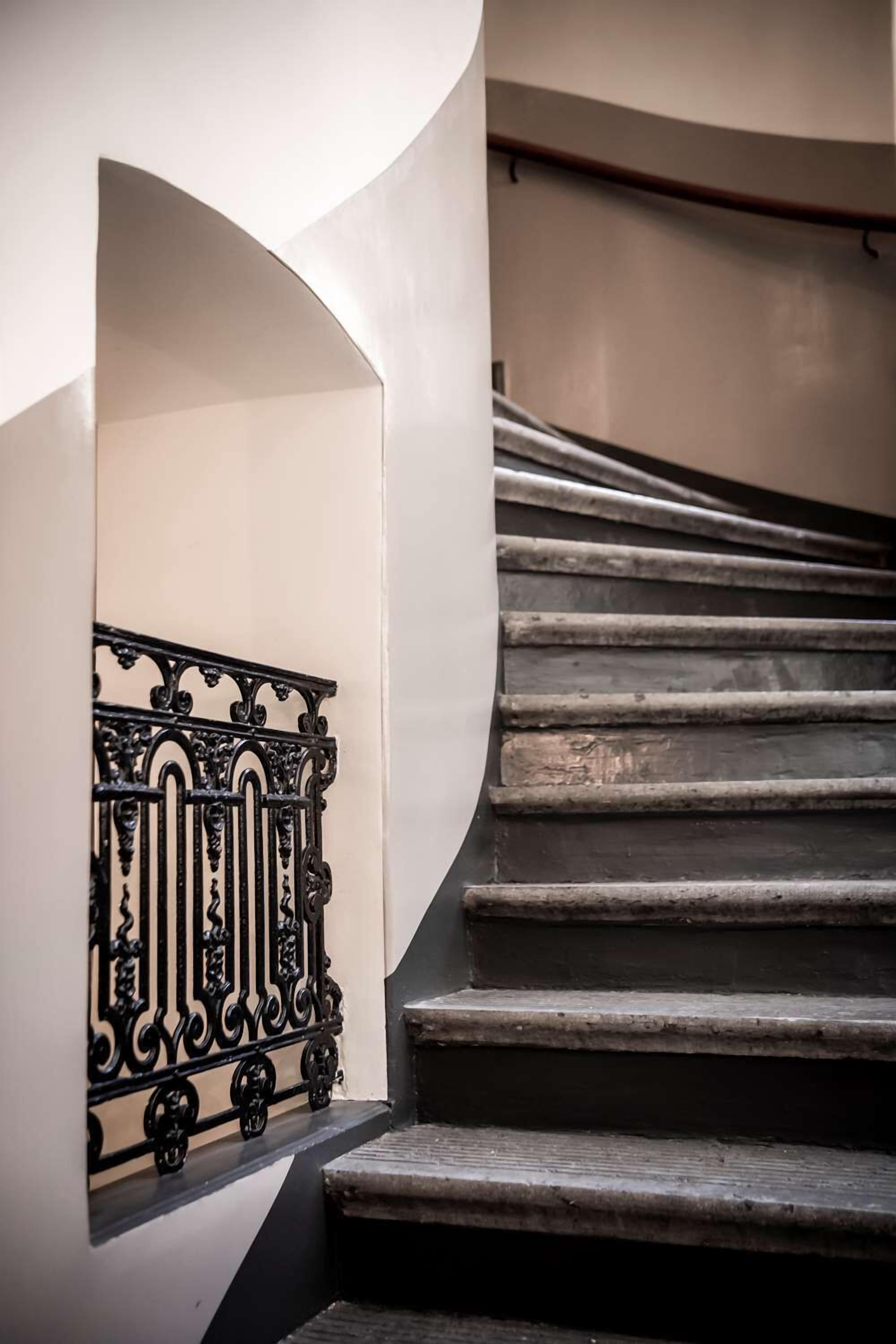 المنشأة من الداخل