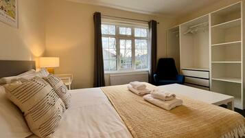 2 bedrooms, iron/ironing board, travel cot, WiFi