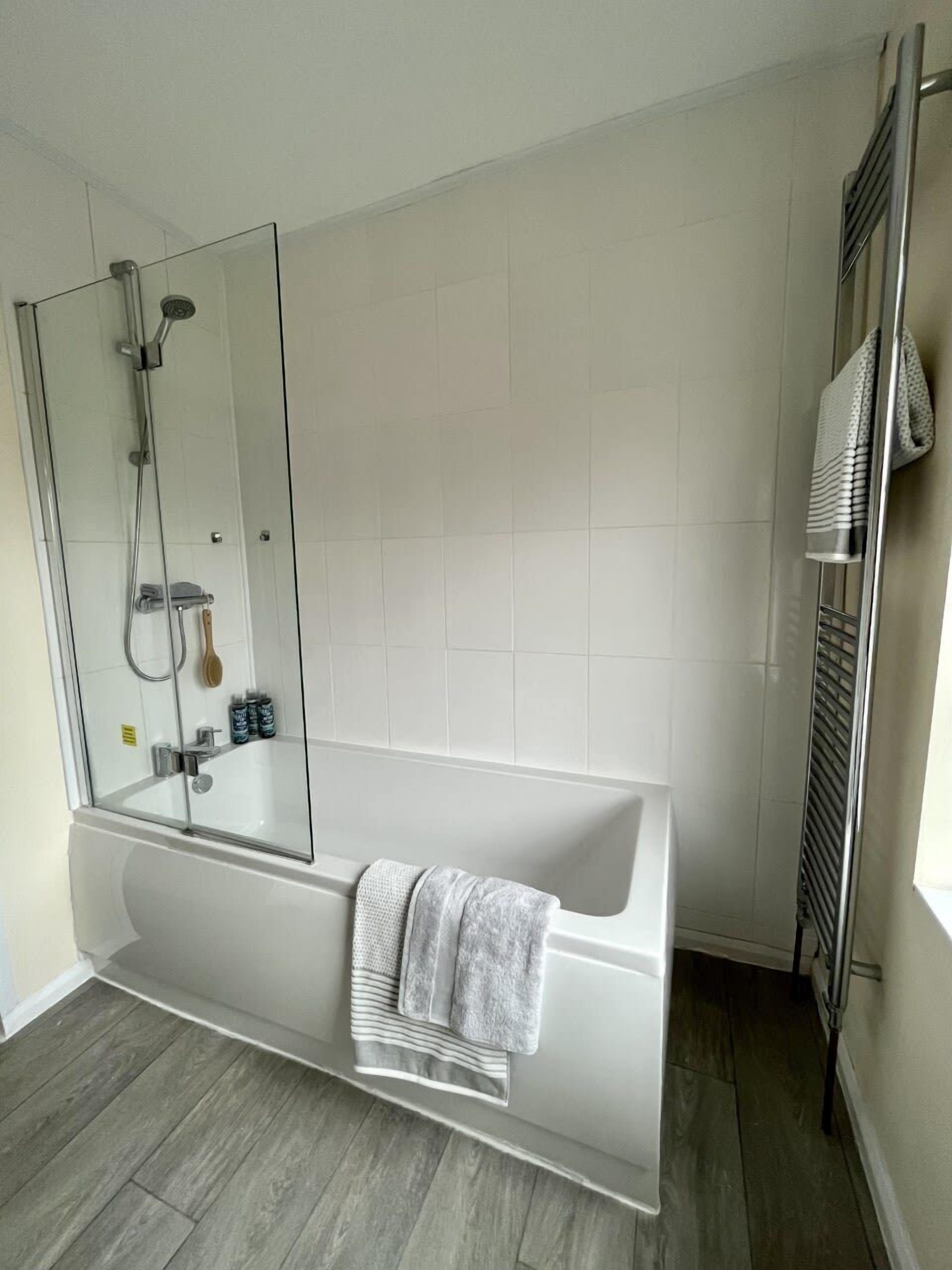 Bathtub, free toiletries, hair dryer, towels