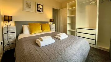 2 bedrooms, iron/ironing board, travel cot, WiFi