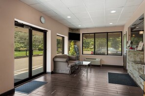 Lobby - Red Carpet Inn and Suites (Hammonton)