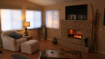 Smart TV, fireplace
