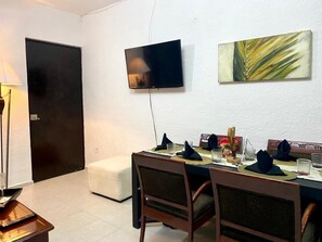 Toaster, griddle, cookware/dishes/utensils, freezer - Céntrico Departamento Amueblado (Cancun)