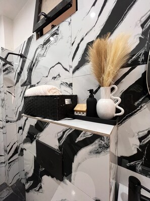 Shower, soap - Minimal Aesthetic, Cozy Dakar Apartment (Dakar)