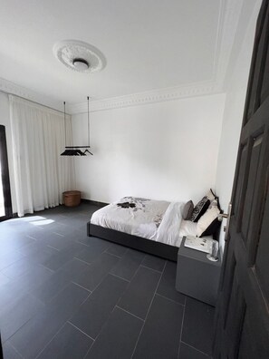 2 bedrooms, WiFi, bed sheets - Minimal Aesthetic, Cozy Dakar Apartment (Dakar)