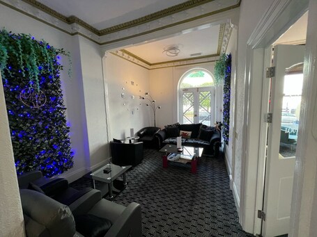 Lawton Lauriston Court - Image 34