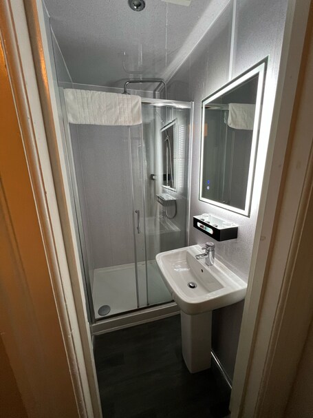 Lawton Lauriston Court - Image 50