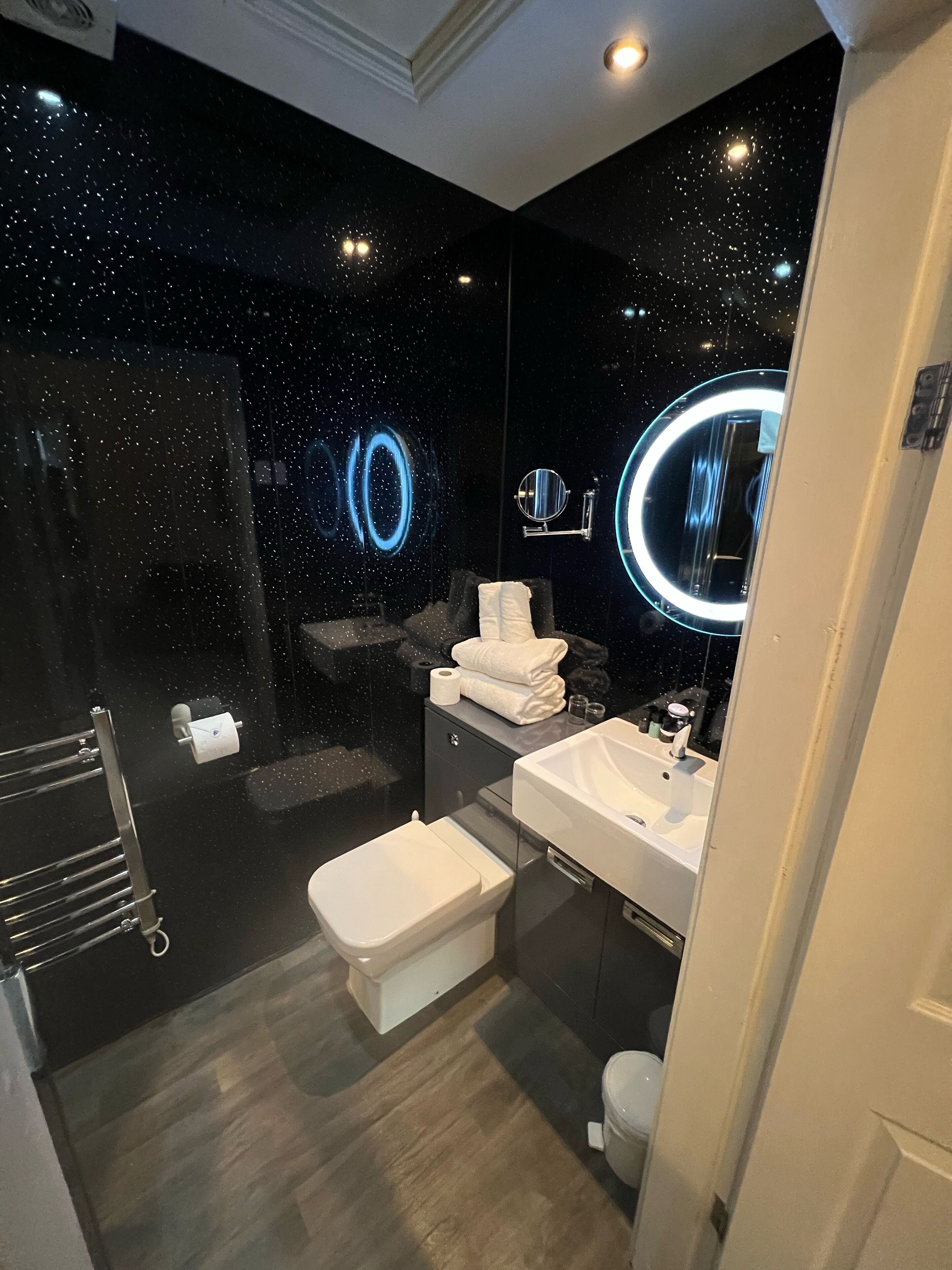 Photo - Lauriston & Lawton Court Hotel