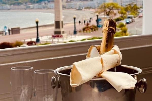 Pemandangan dari bilik