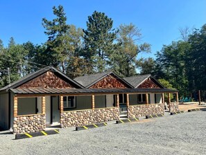 Front of property - Rogue River Resort (Grants Pass)