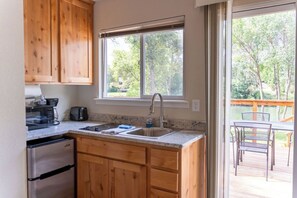 Cabane Deluxe, 1 chambre, balcon, vue fleuve | Cuisine privée