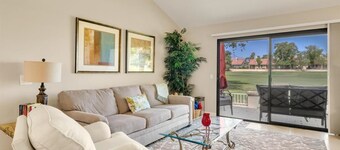 Desert Retreat with Golf course and Mountain views.  Pickle Ball, Tennis, Pools!