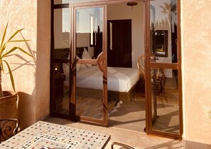 8 bedrooms, WiFi, bed sheets