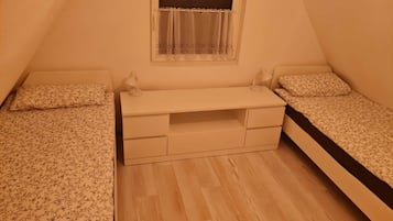 3 Schlafzimmer, Reisekinderbett, kostenloses WLAN, Bettwäsche