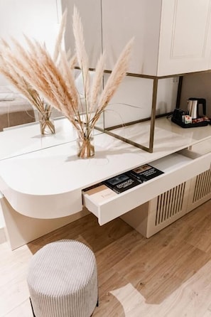 Habitación estándar | Ropa de cama de alta calidad, edredón y camas con efecto memoria 