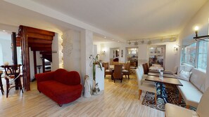 Tägliches Frühstücksbuffet (17 EUR pro Person)