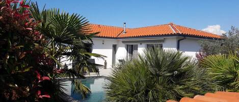 Outdoor pool, a heated pool