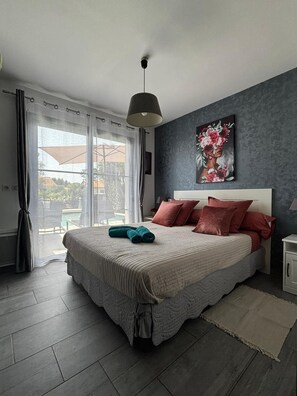 3 Schlafzimmer, Schreibtisch, Bügeleisen/Bügelbrett, Reisekinderbett