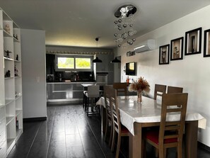 Dining - Villa Espéranza (Linxe)