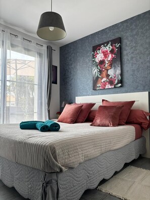 3 bedrooms, desk, iron/ironing board, travel cot