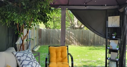 Tranquil Oasis close to TWU & UNT Modern 1 Bedroom Private Apartment