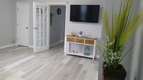 Tranquil Oasis close to  TWU & UNT Modern 1 Bedroom Private Apartment 