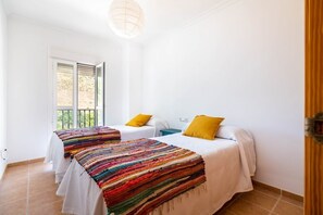 4 makuuhuonetta, silitysrauta/-lauta, Wi-Fi, vuodevaatteet