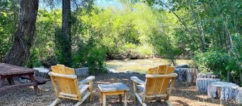 Basecamp Stays: Vibrant Spacious Ski Pad, Hot Tubs