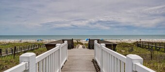 Relaxing Zen House! Work, relax, & play two blocks from private beach access!