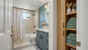 Badekar, hårføner og håndklær