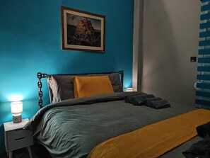 2 多间卧室、办公桌、熨斗/熨衣板、WiFi